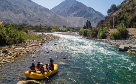 Canotaje de jóvenes universitarios